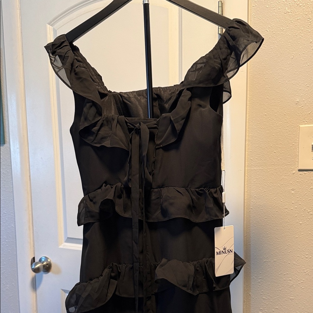 Chic Black Ruffle Prom Dress - Picture 6 of 8